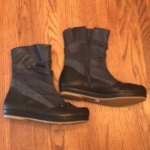 Morenatom navy leather booties